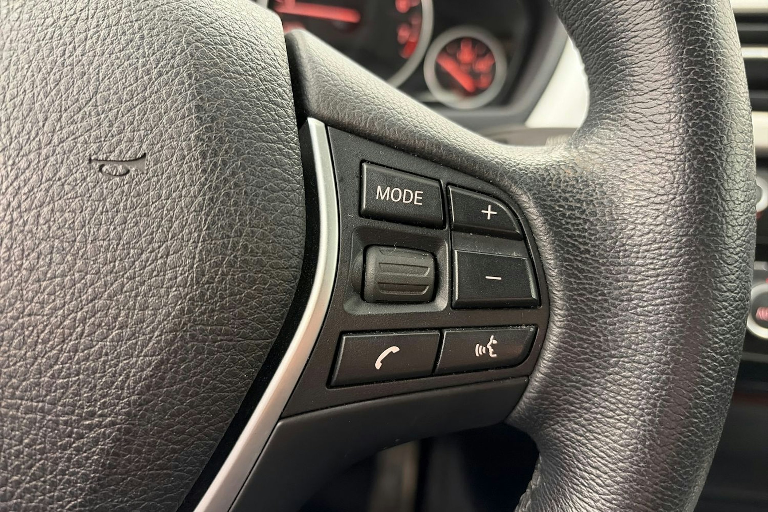 valkoinen BMW 320 Gran Turismo 2017 kuva 19.