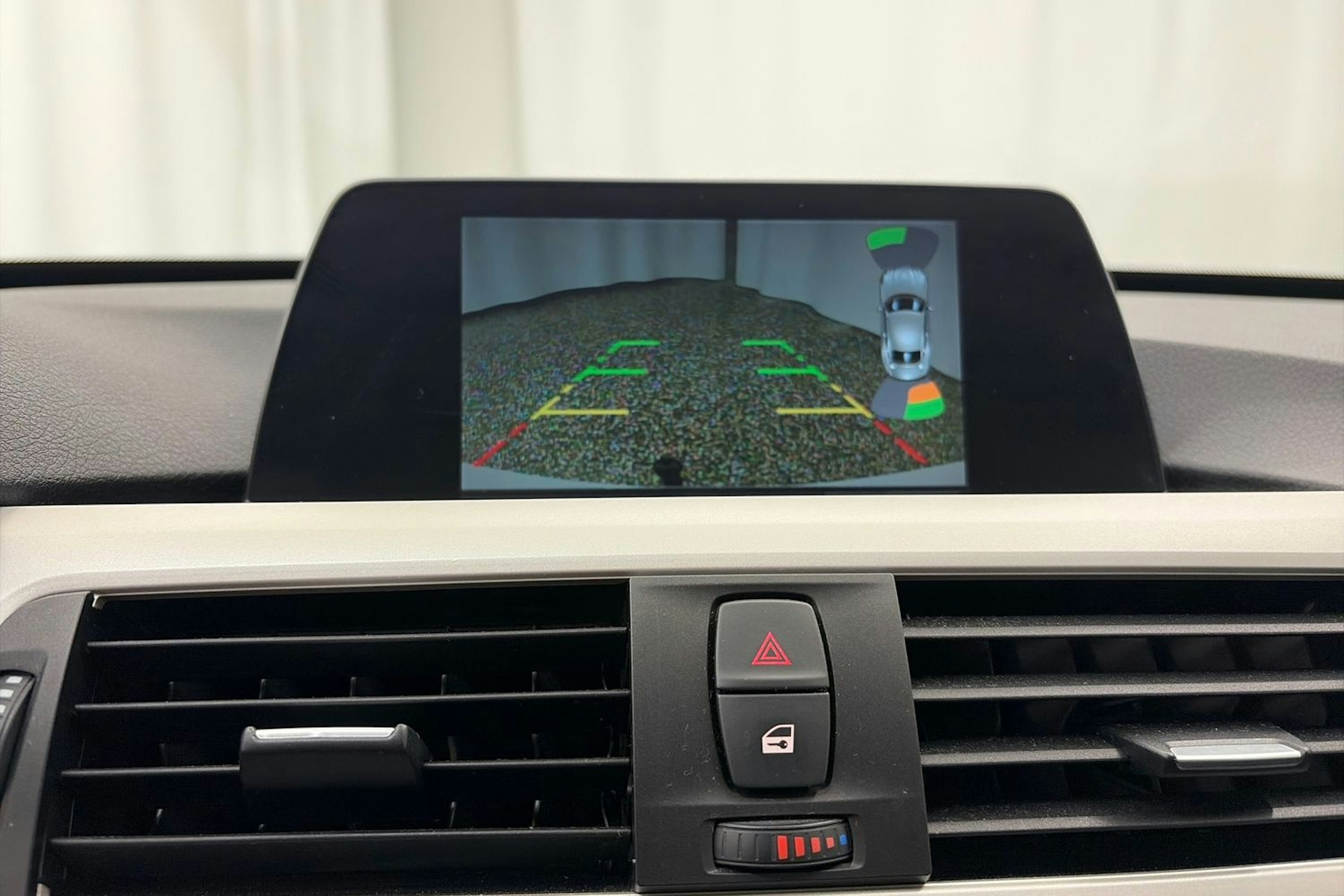 valkoinen BMW 320 Gran Turismo 2017 kuva 21.