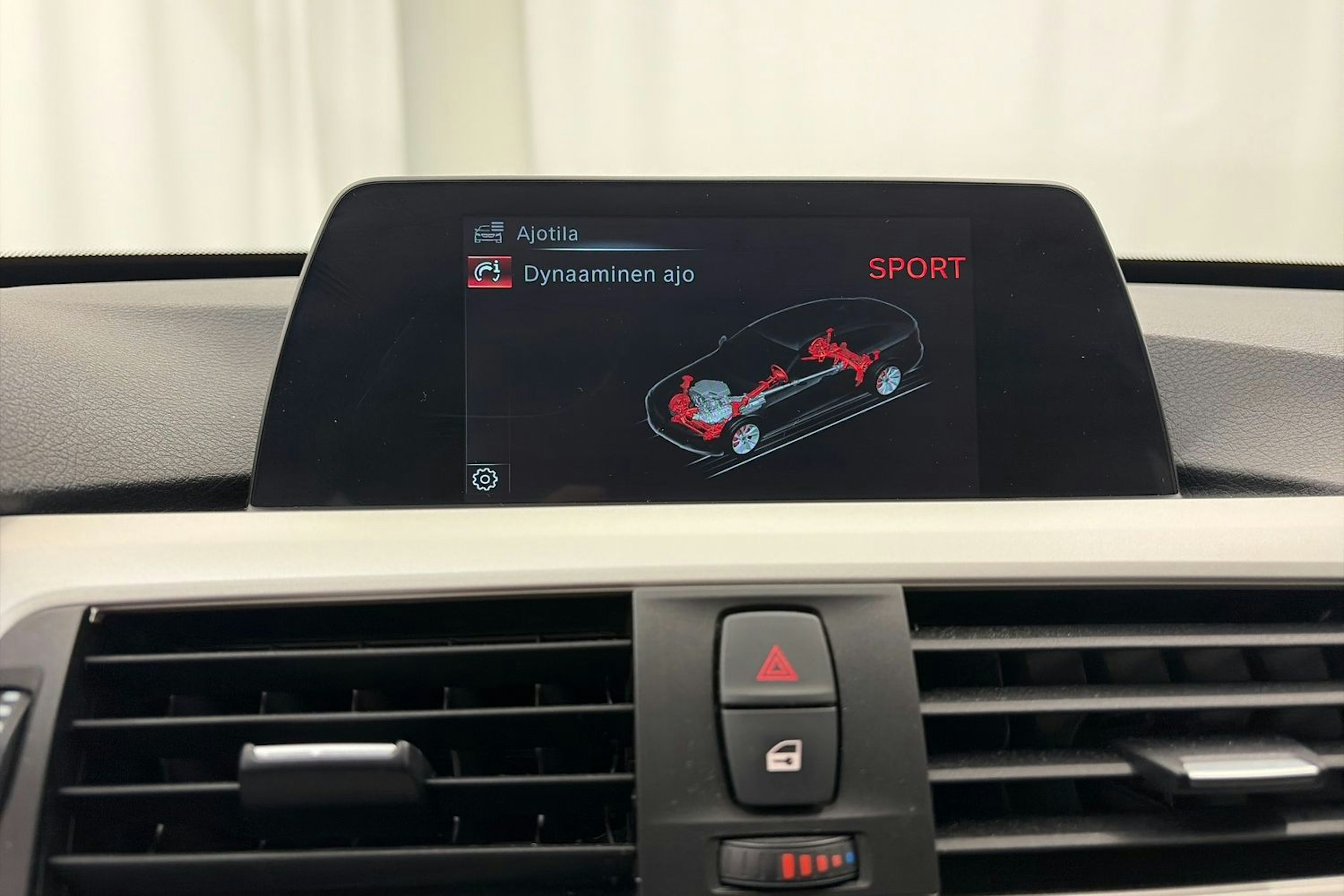 valkoinen BMW 320 Gran Turismo 2017 kuva 24.