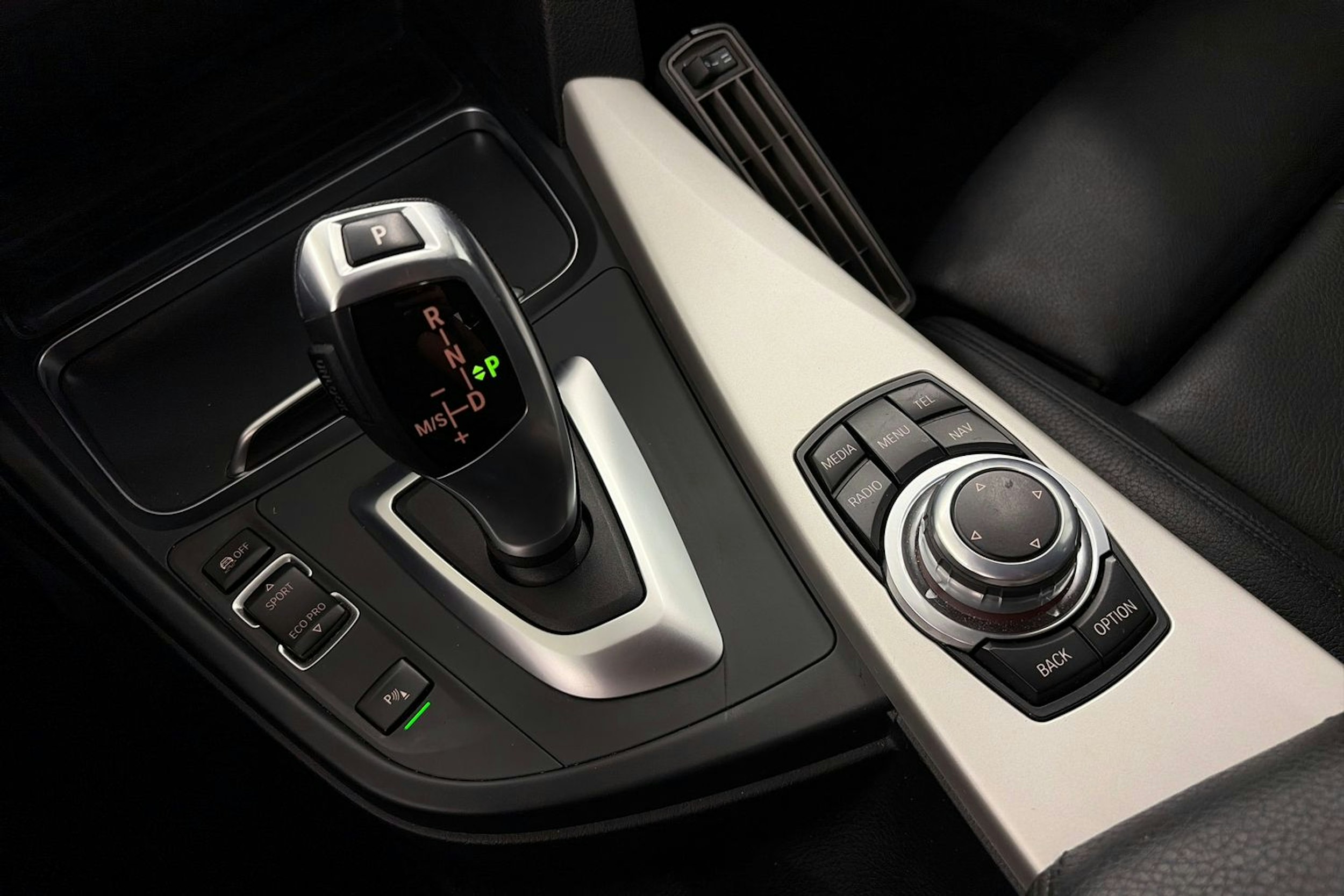 valkoinen BMW 320 Gran Turismo 2017 kuva 25.