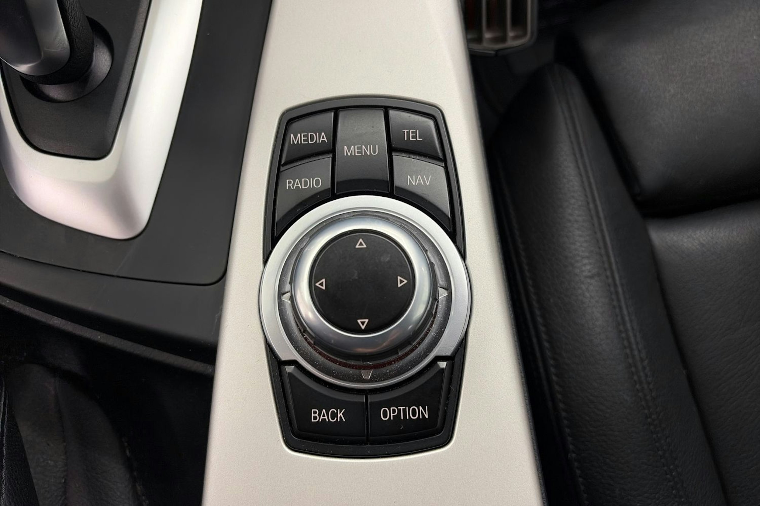 valkoinen BMW 320 Gran Turismo 2017 kuva 26.