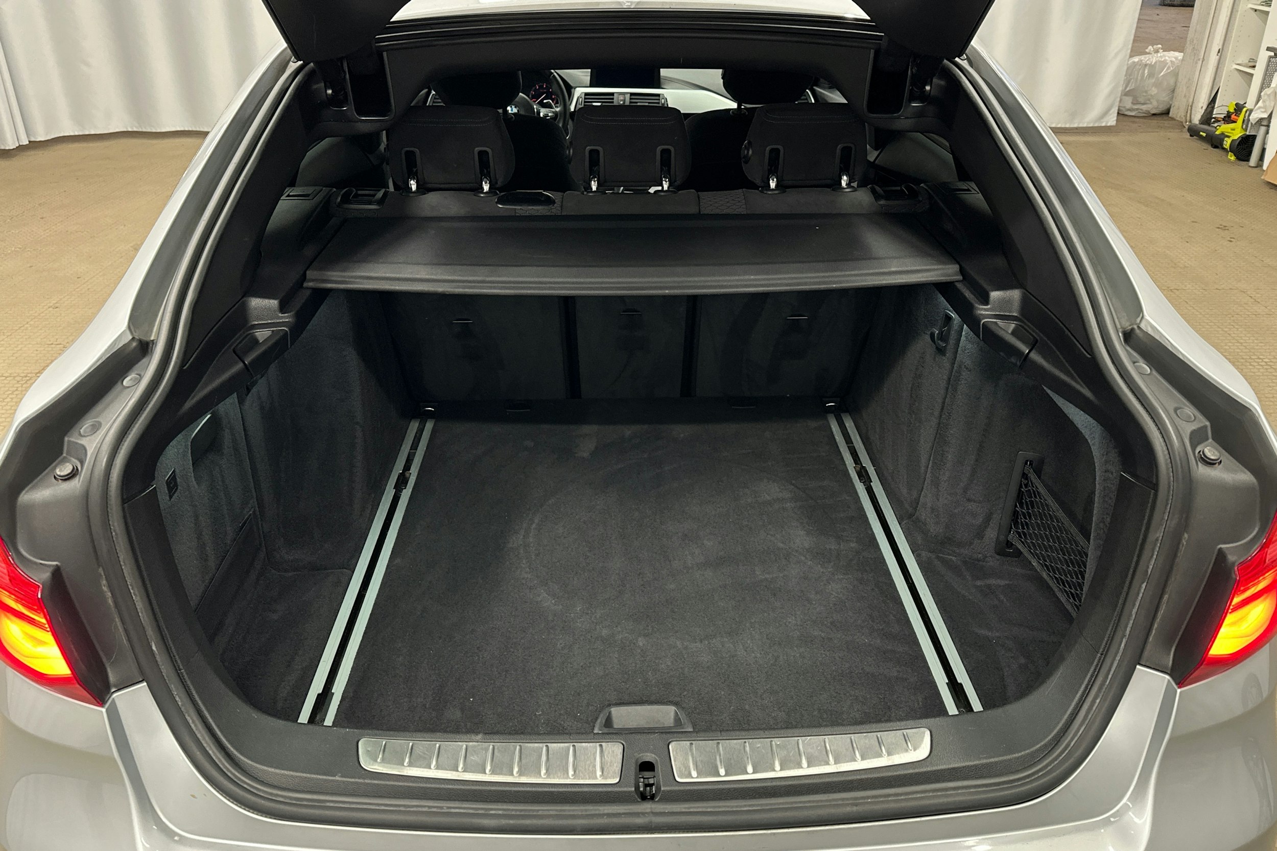 harmaa BMW 320 Gran Turismo 2018 kuva 14.