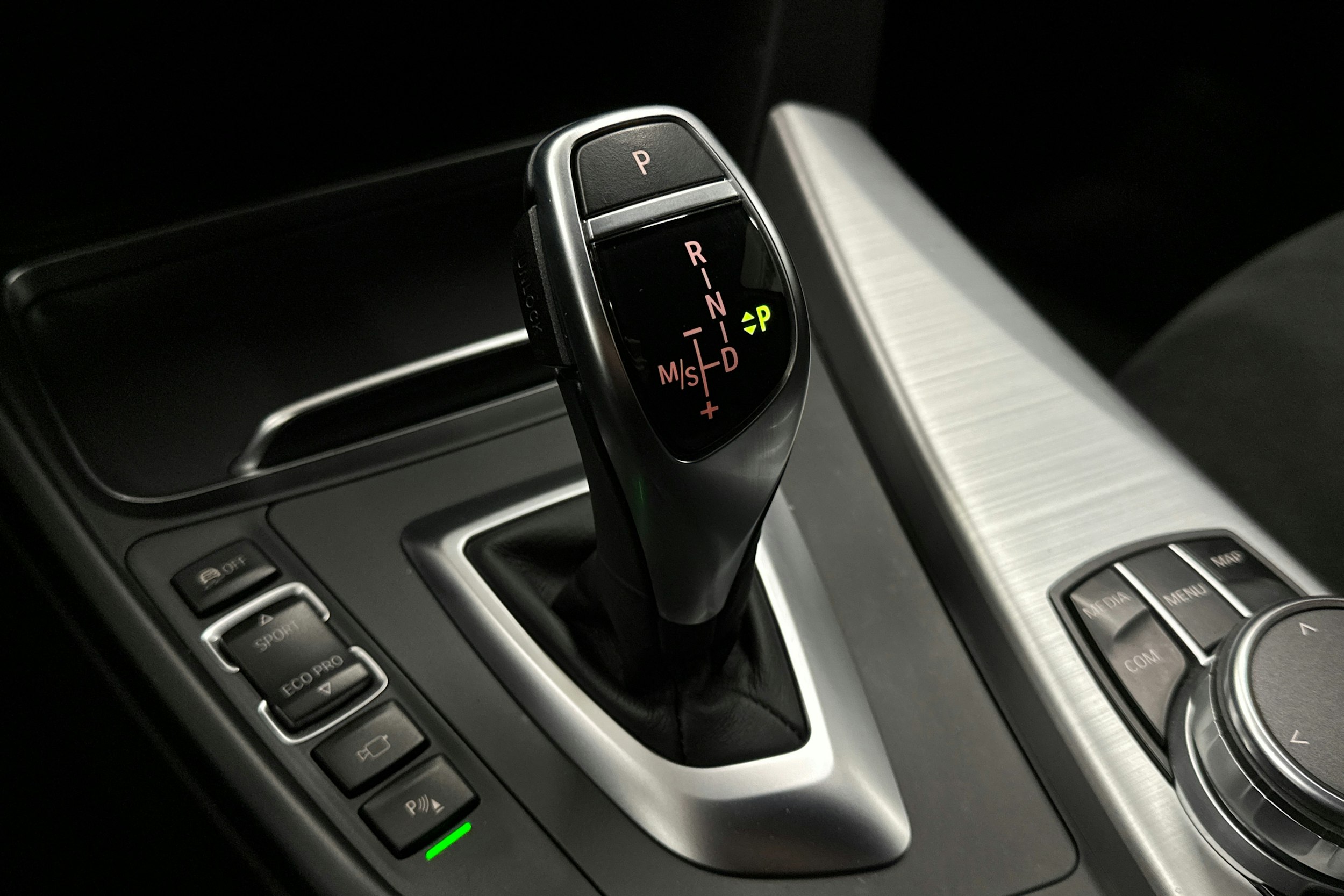 harmaa BMW 320 Gran Turismo 2018 kuva 27.