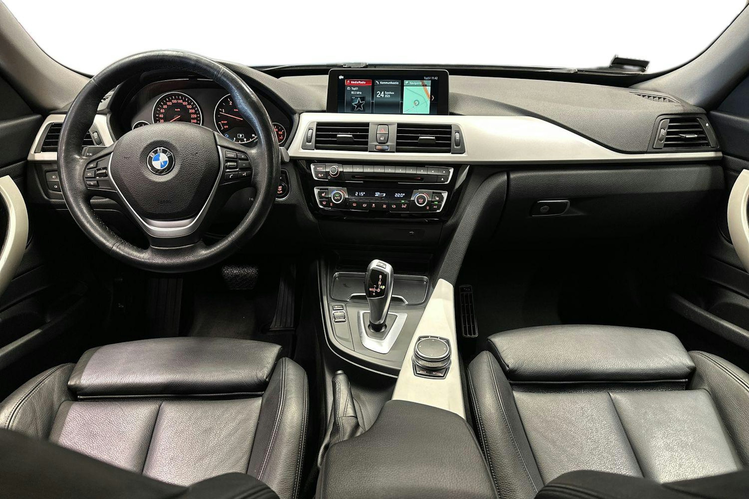 musta BMW 320 Gran Turismo 2018 kuva 9.