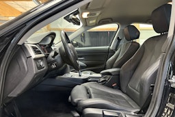 musta BMW 320 Gran Turismo 2018 kuva 17.