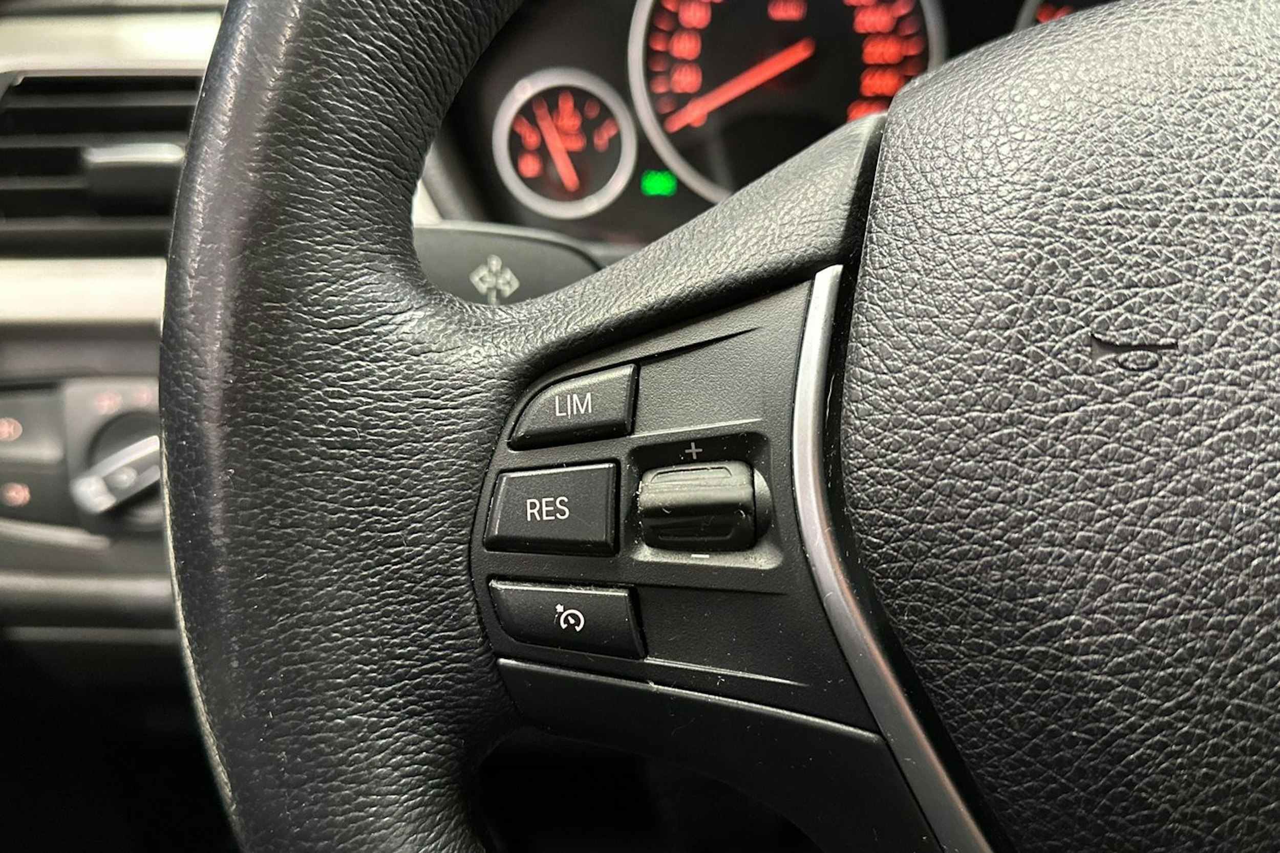 musta BMW 320 Gran Turismo 2018 kuva 25.