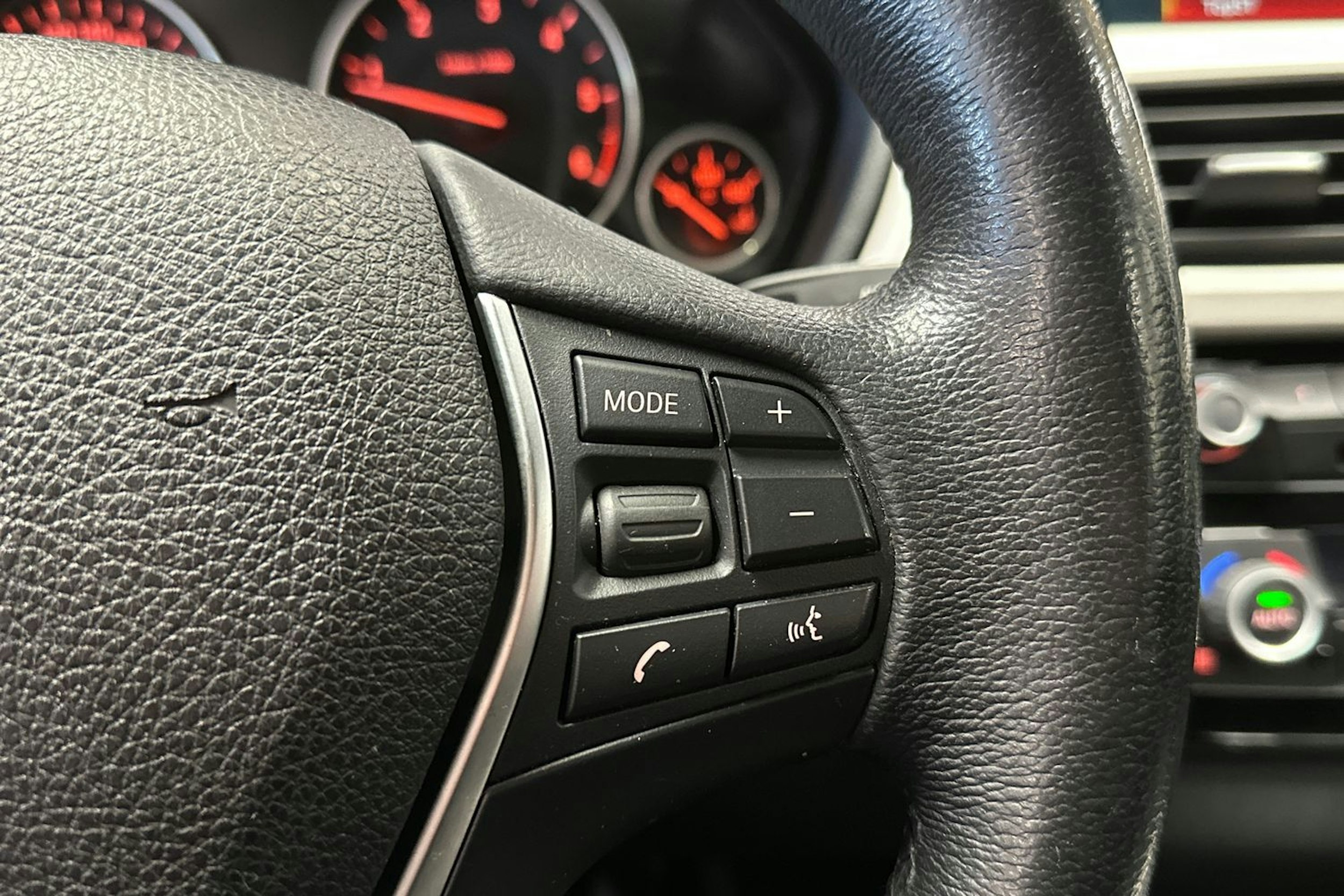 musta BMW 320 Gran Turismo 2018 kuva 26.