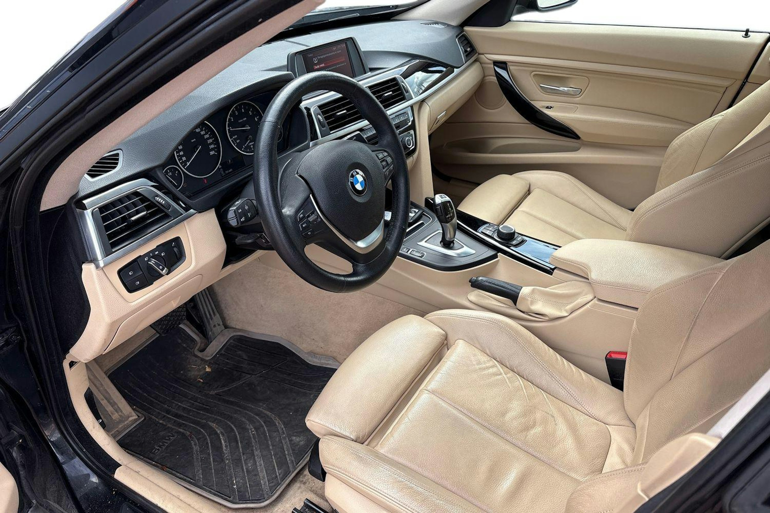 musta BMW 320 Gran Turismo 2018 kuva 3.