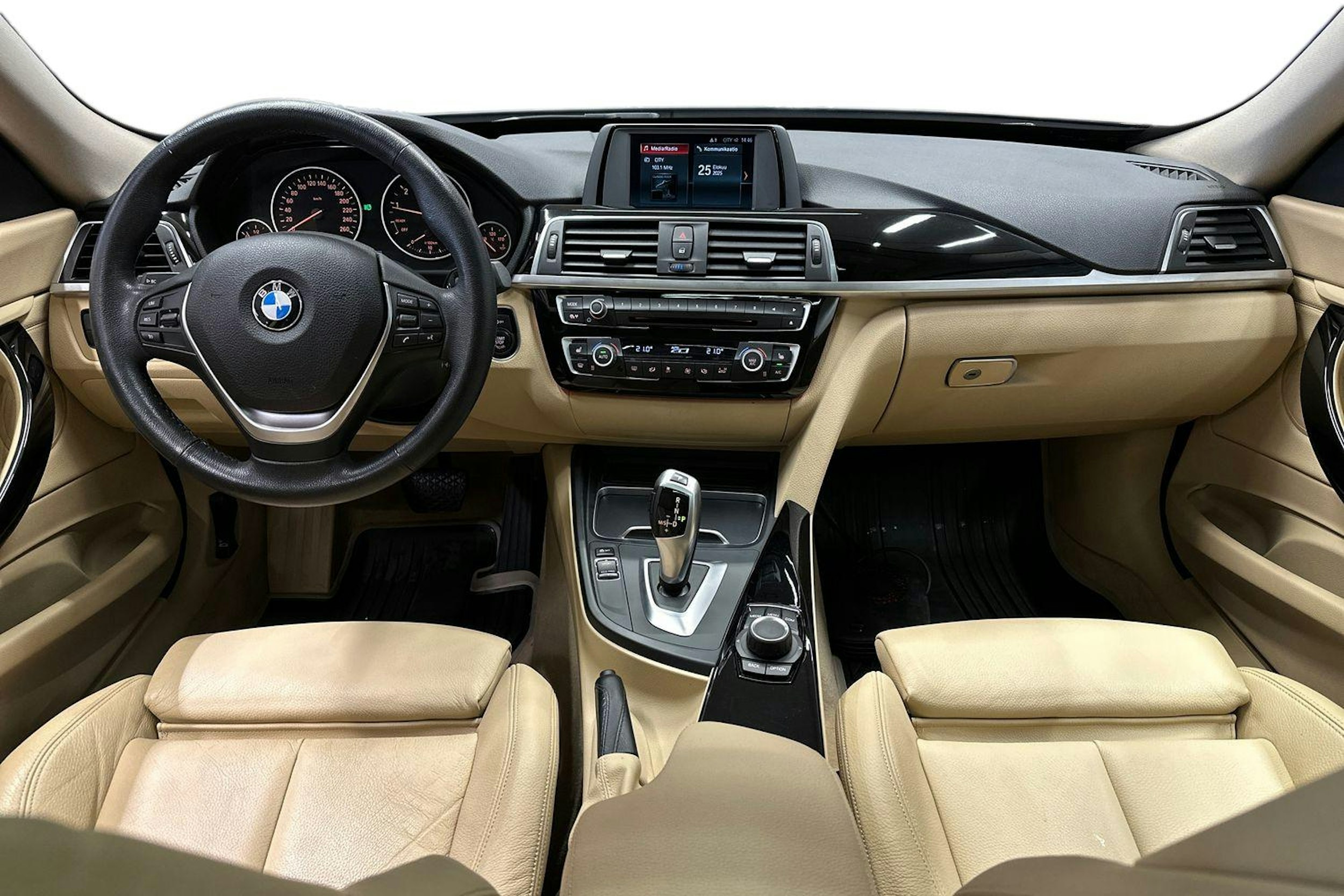 musta BMW 320 Gran Turismo 2018 kuva 9.