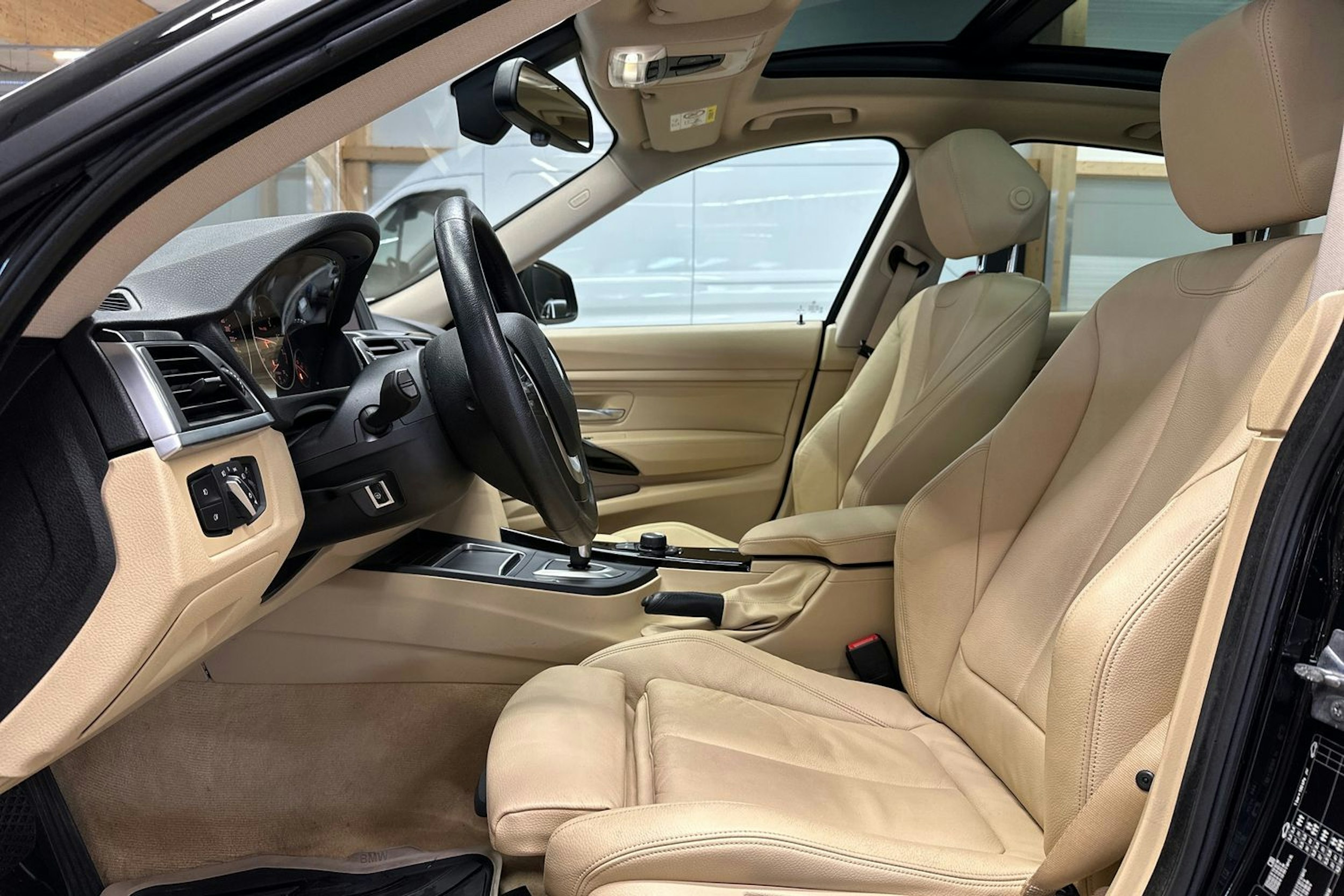 musta BMW 320 Gran Turismo 2018 kuva 17.