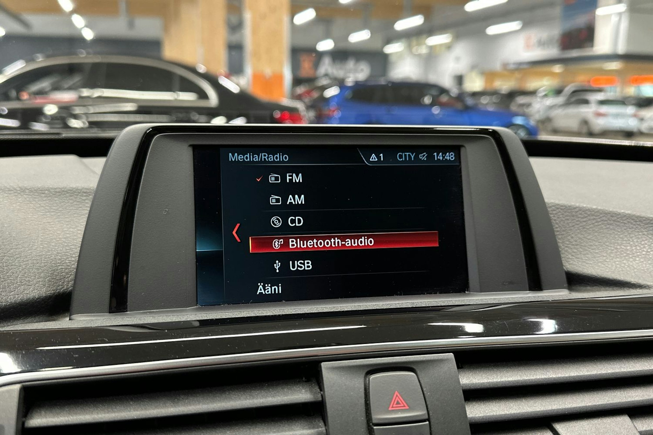 musta BMW 320 Gran Turismo 2018 kuva 20.