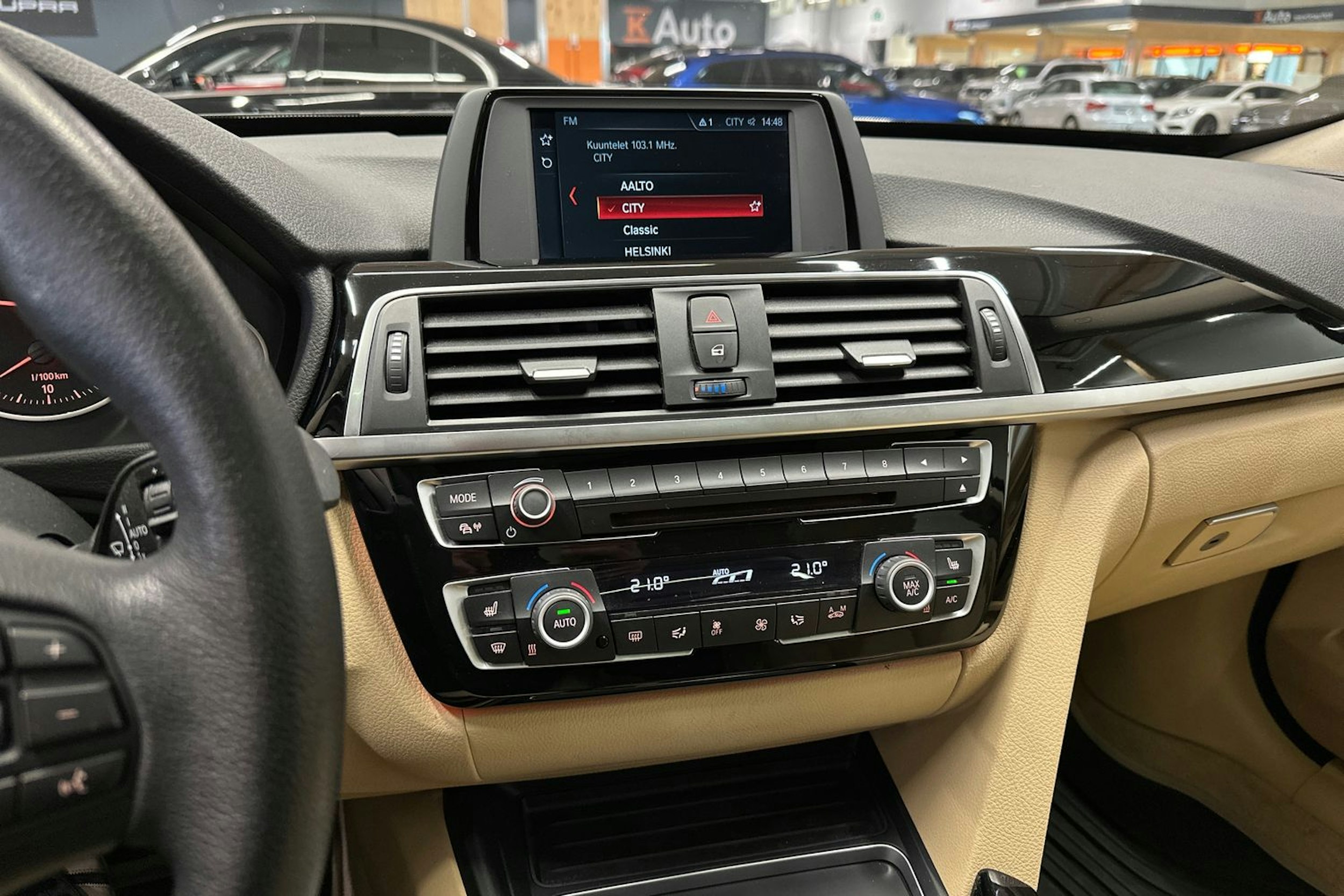 musta BMW 320 Gran Turismo 2018 kuva 21.