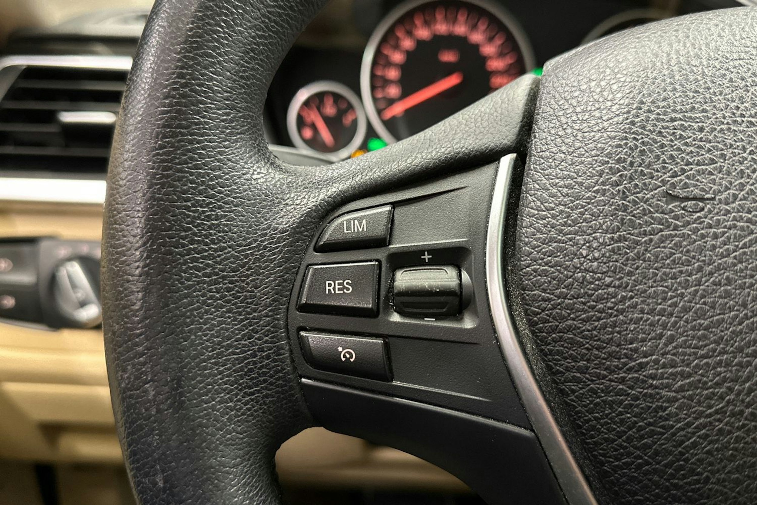 musta BMW 320 Gran Turismo 2018 kuva 26.