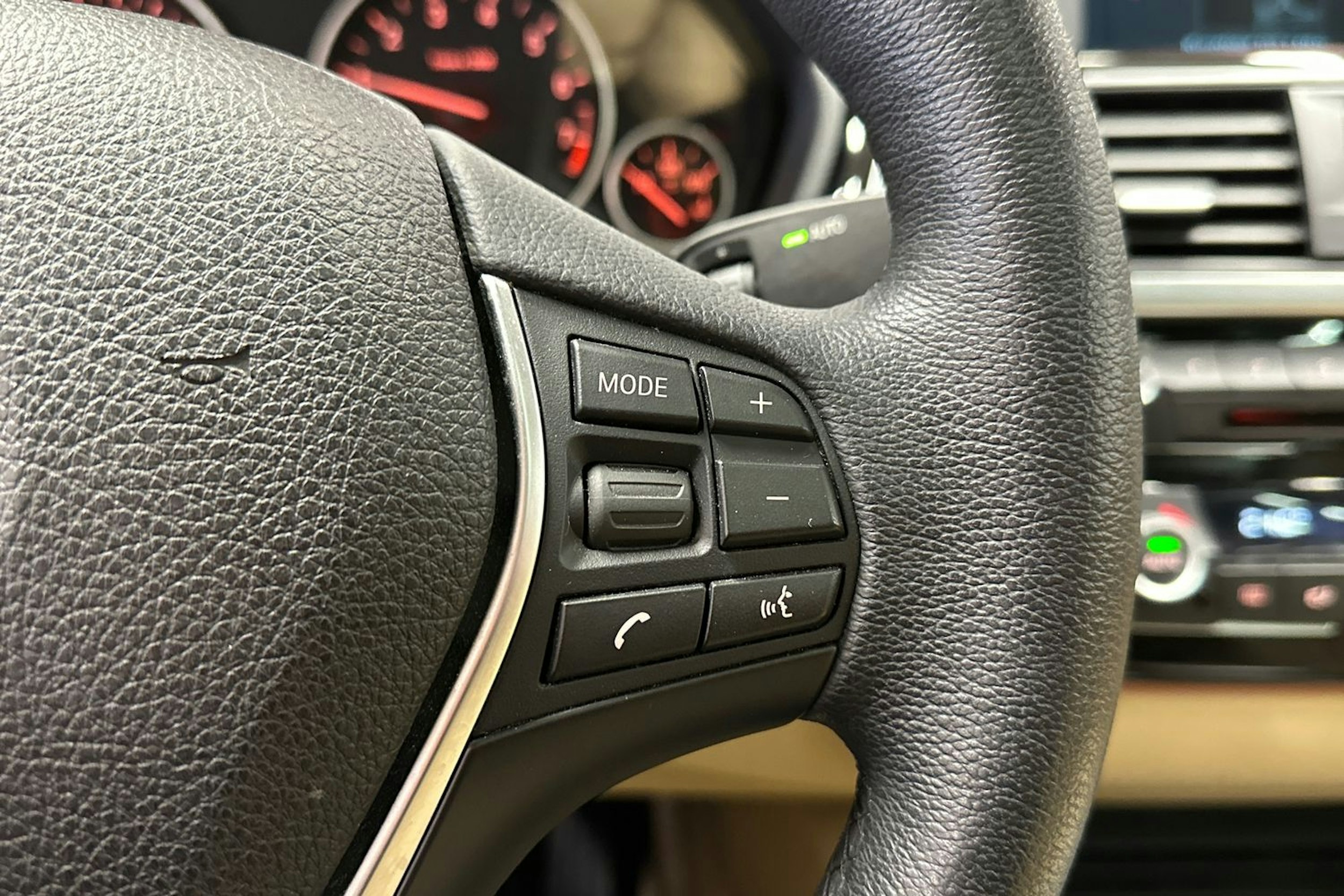musta BMW 320 Gran Turismo 2018 kuva 27.