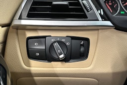 musta BMW 320 Gran Turismo 2018 kuva 28.