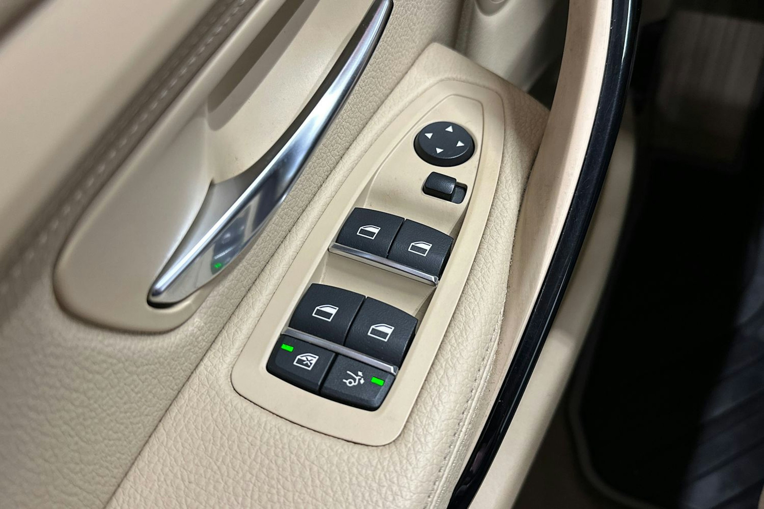 musta BMW 320 Gran Turismo 2018 kuva 29.