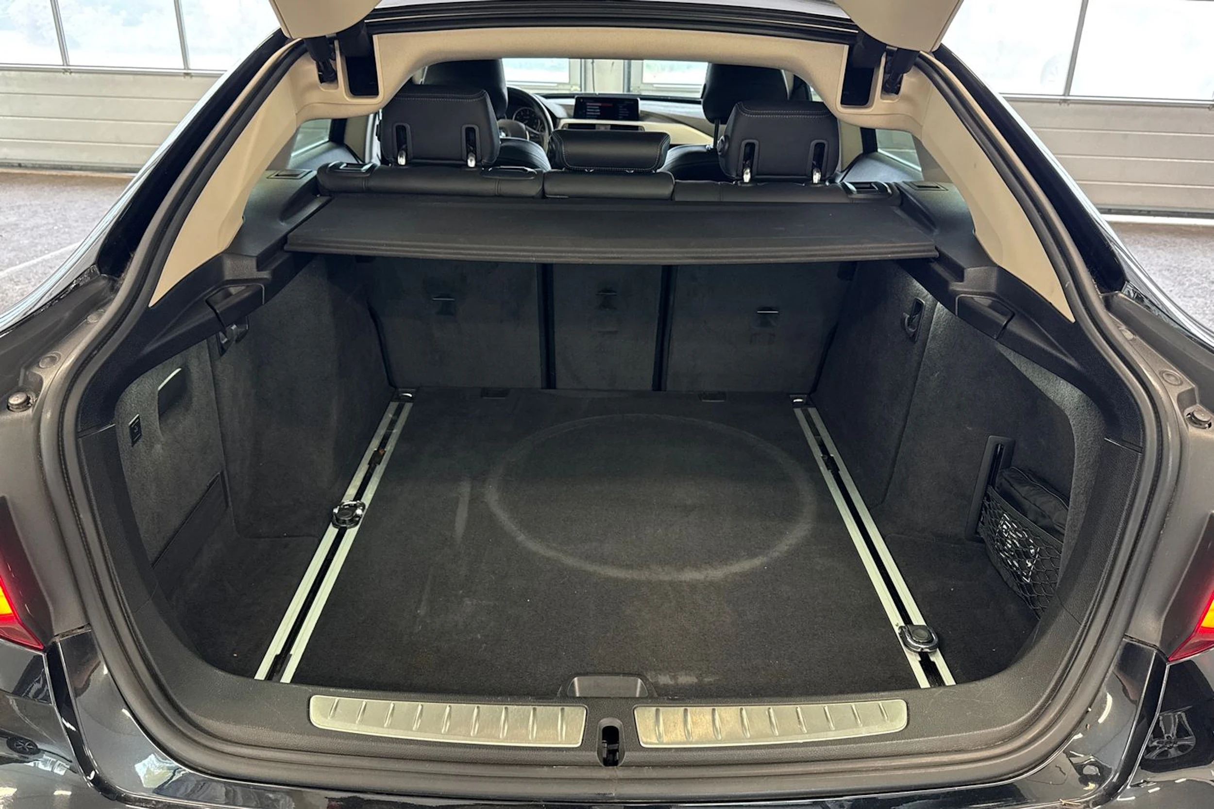 musta BMW 320 Gran Turismo 2020 kuva 12.