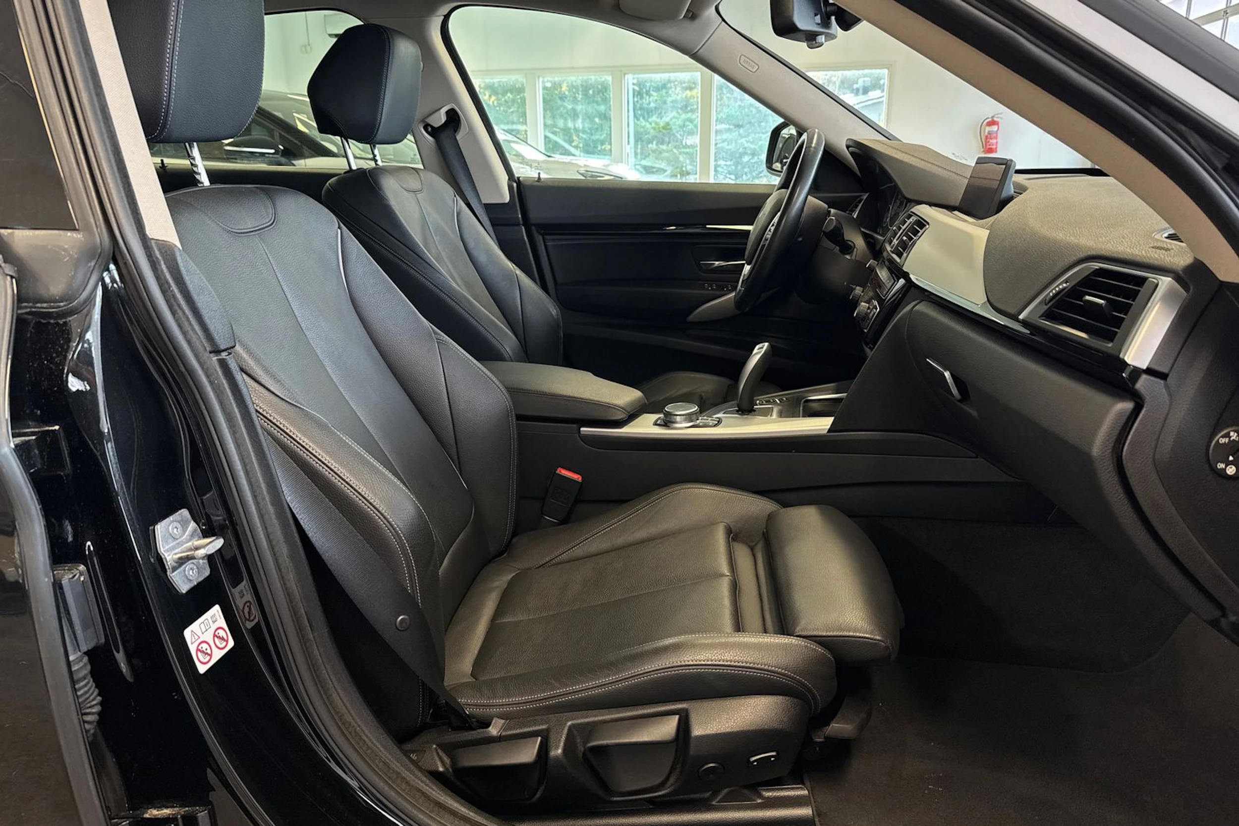 musta BMW 320 Gran Turismo 2020 kuva 16.