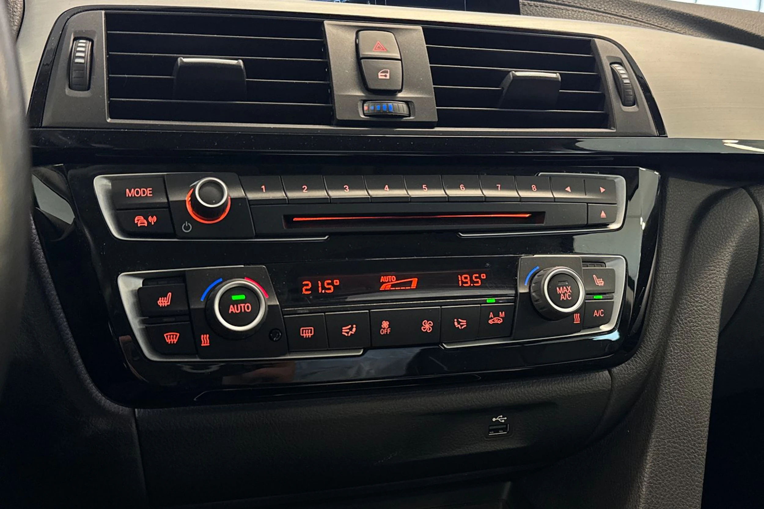 musta BMW 320 Gran Turismo 2020 kuva 23.