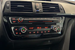 musta BMW 320 Gran Turismo 2020 kuva 23.