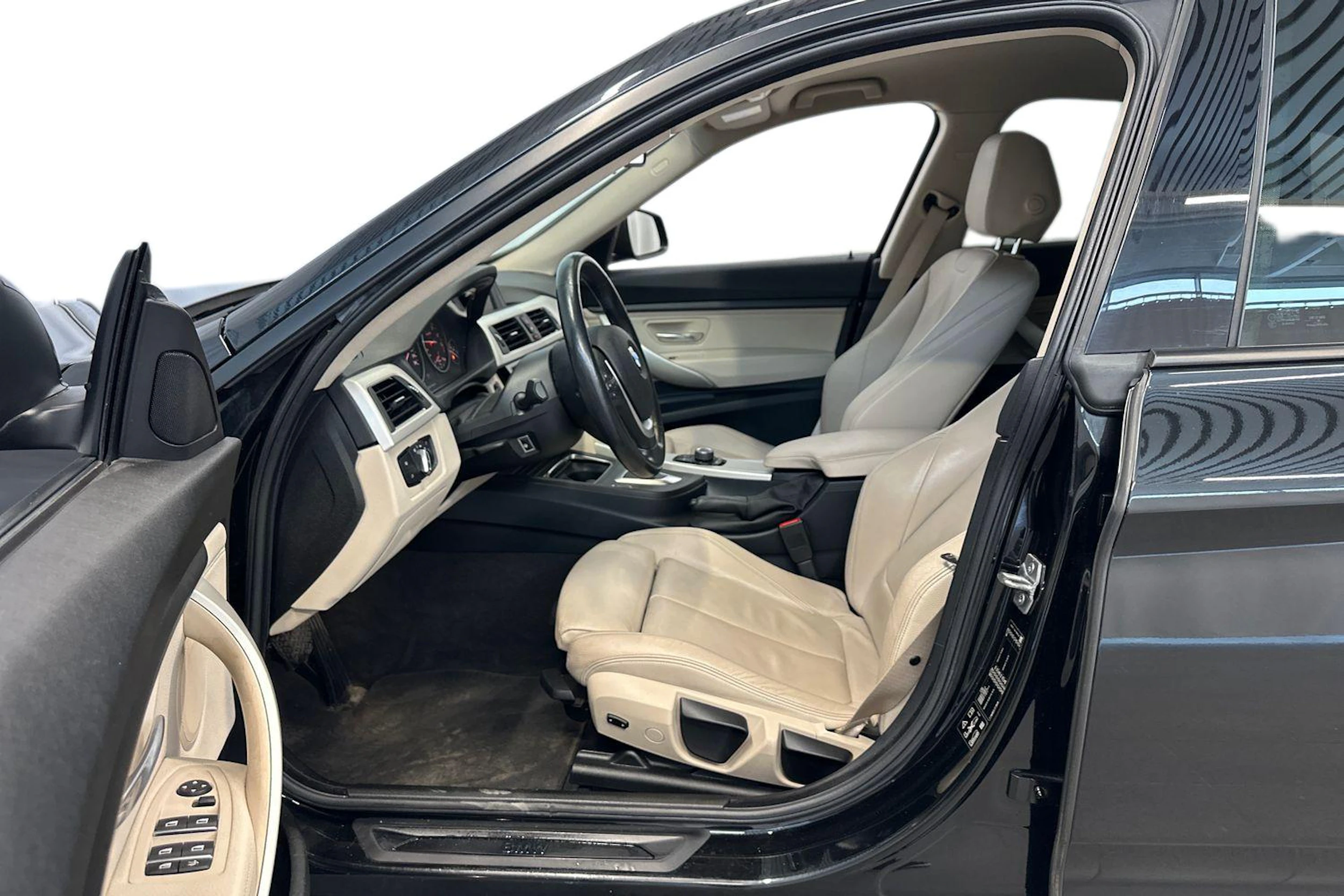musta BMW 320 Gran Turismo 2020 kuva 9.