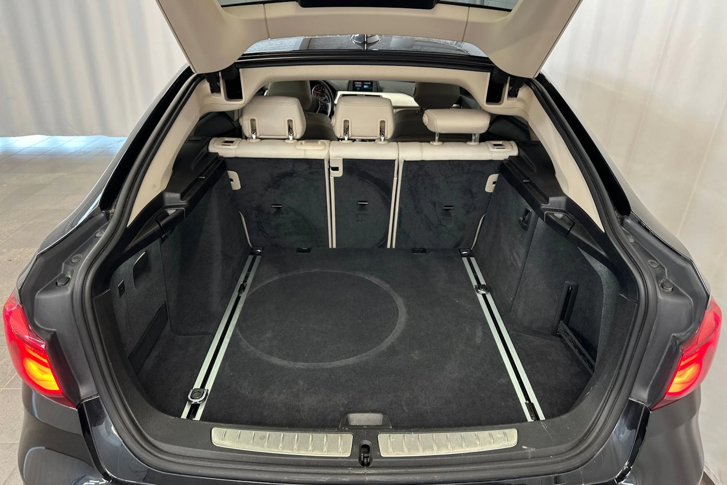 musta BMW 320 Gran Turismo 2020 kuva 11.