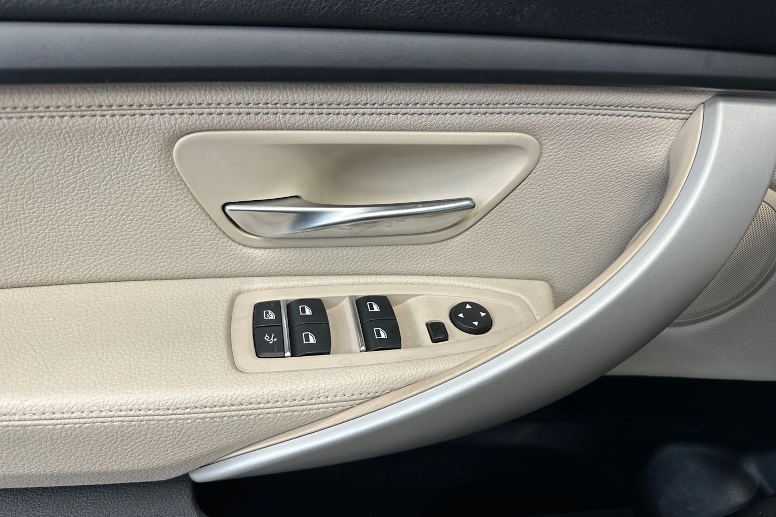 musta BMW 320 Gran Turismo 2020 kuva 14.