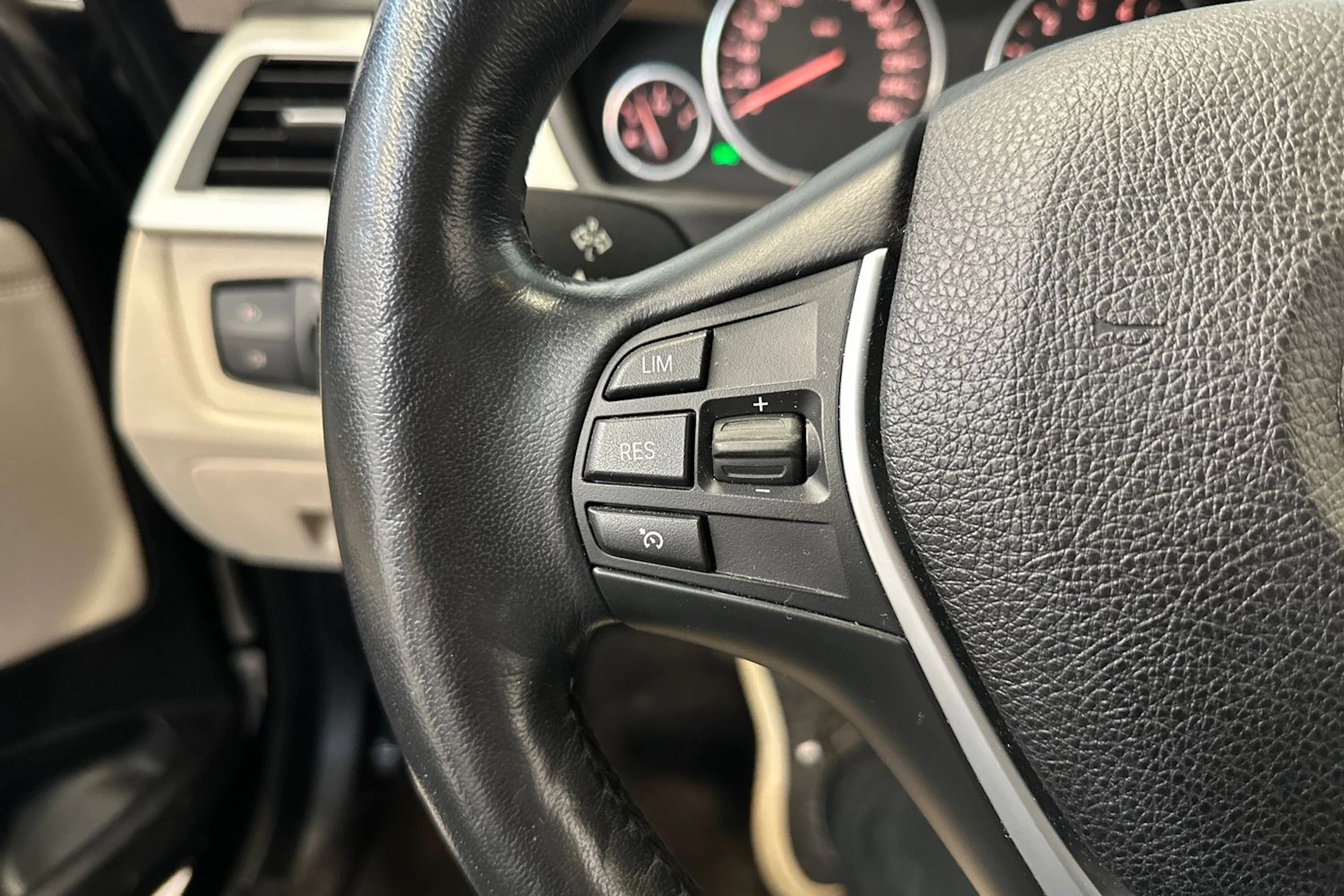 musta BMW 320 Gran Turismo 2020 kuva 17.