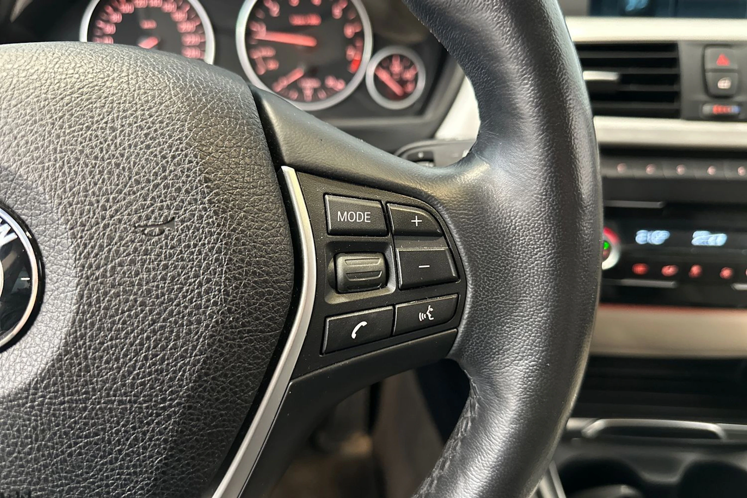 musta BMW 320 Gran Turismo 2020 kuva 18.