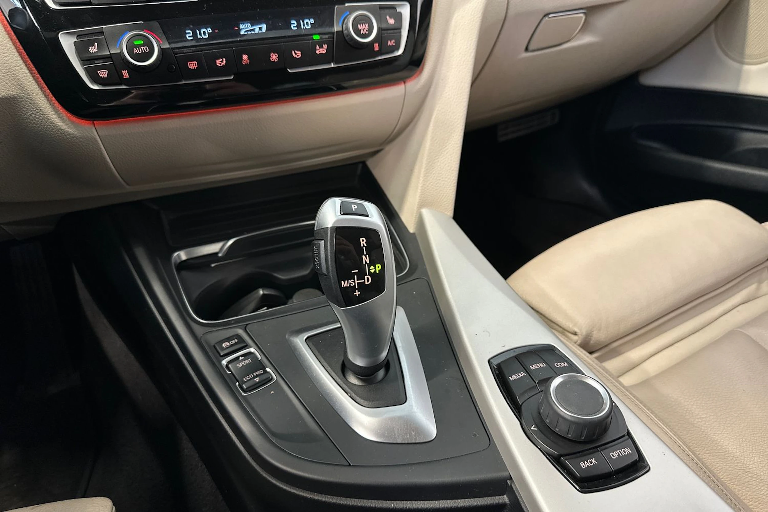 musta BMW 320 Gran Turismo 2020 kuva 21.