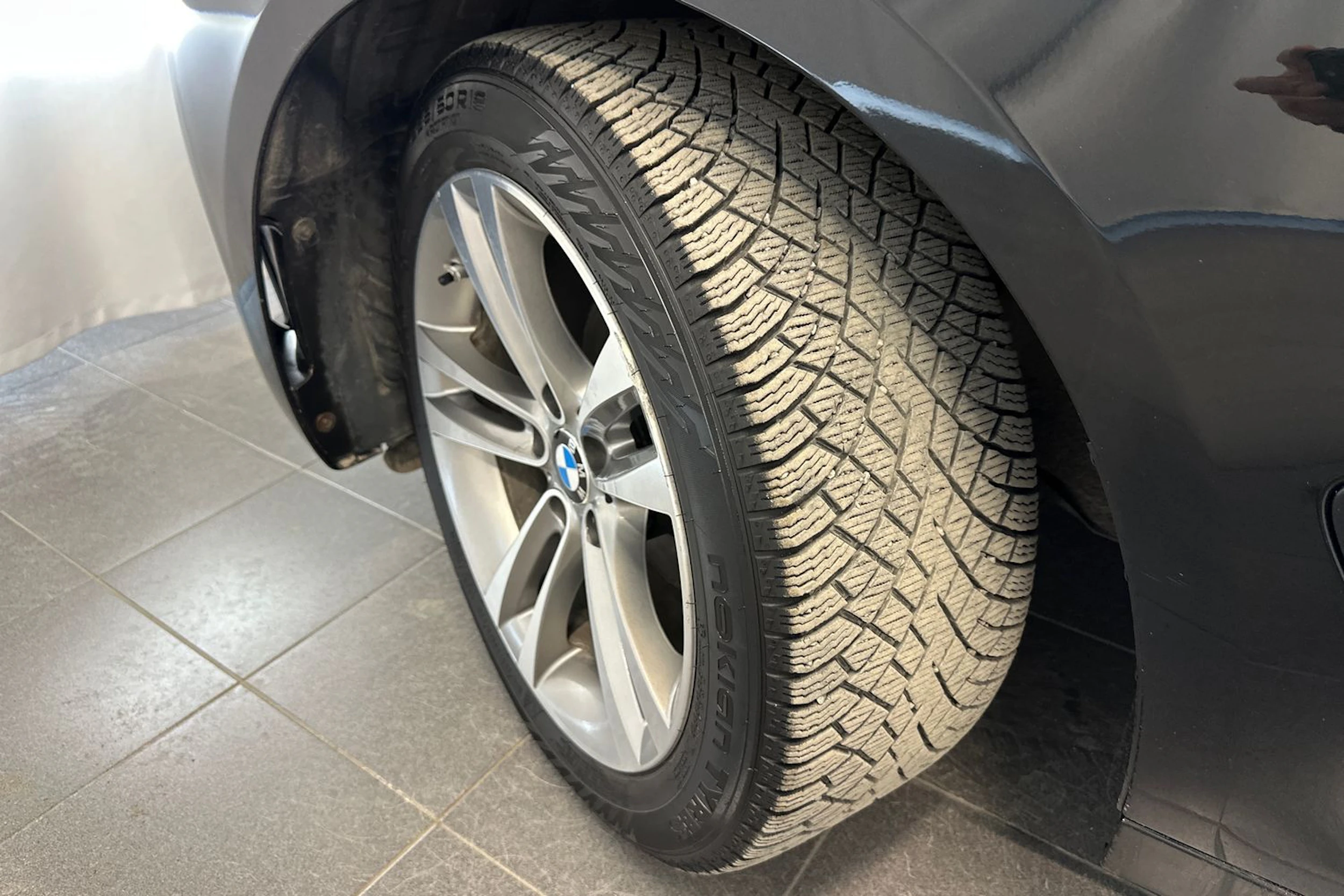 musta BMW 320 Gran Turismo 2020 kuva 24.