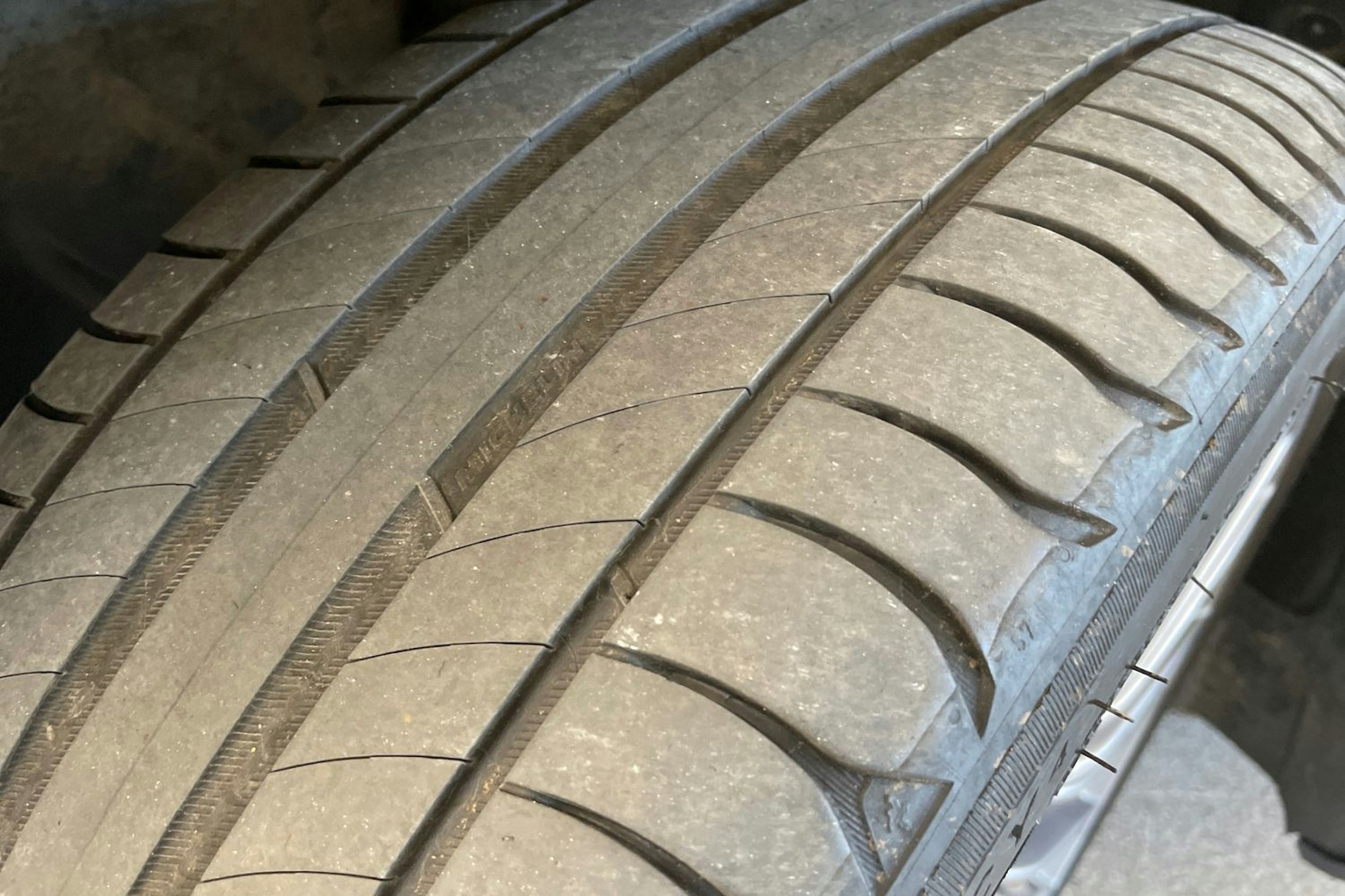 Harmaa BMW 320d 2021 kuva 14.