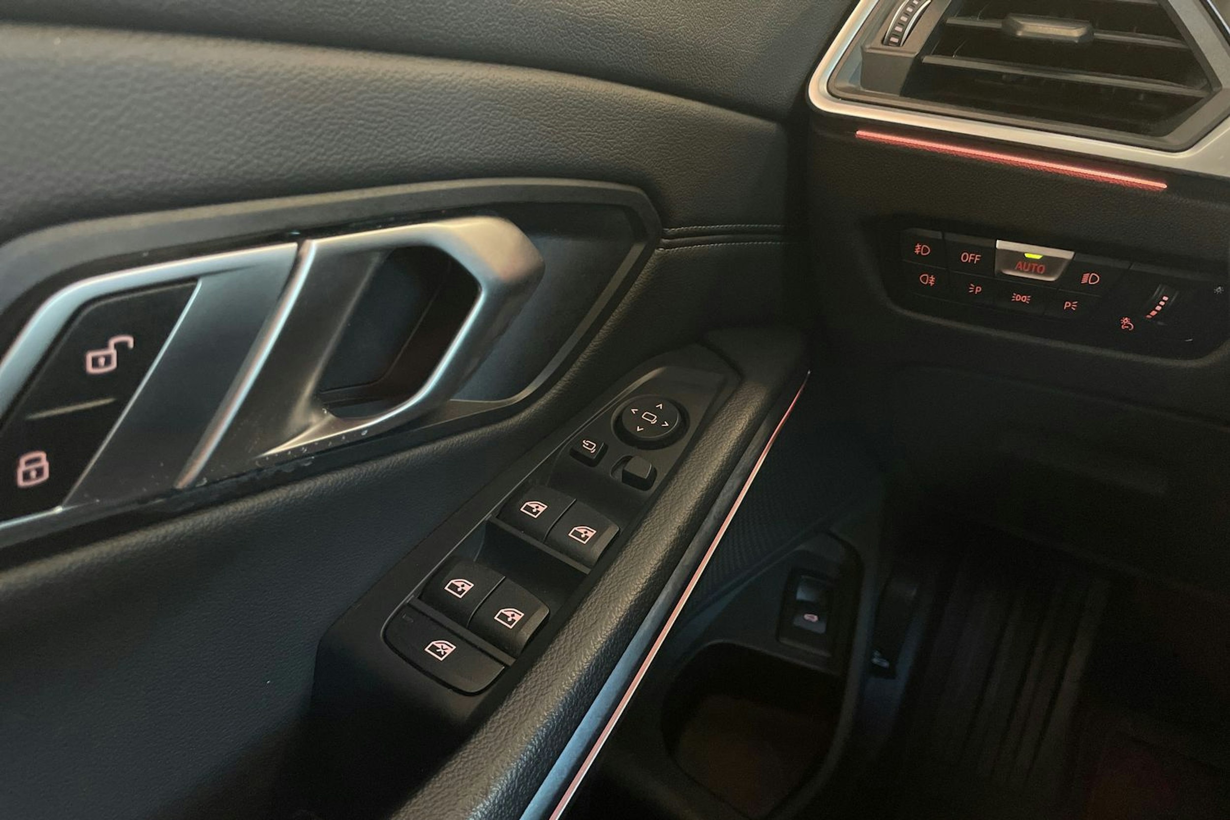 Harmaa BMW 320d 2021 kuva 21.