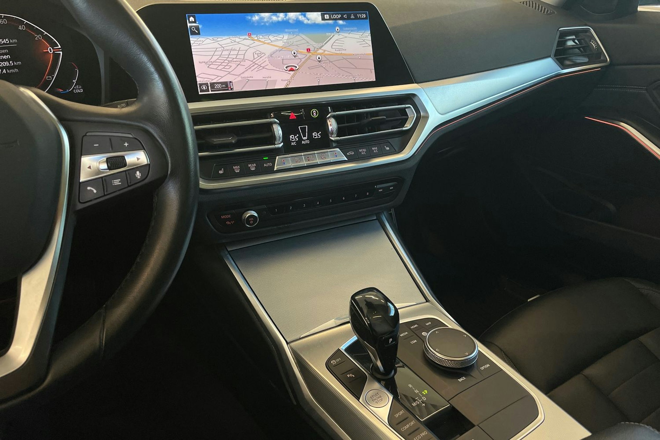 Harmaa BMW 320d 2021 kuva 22.