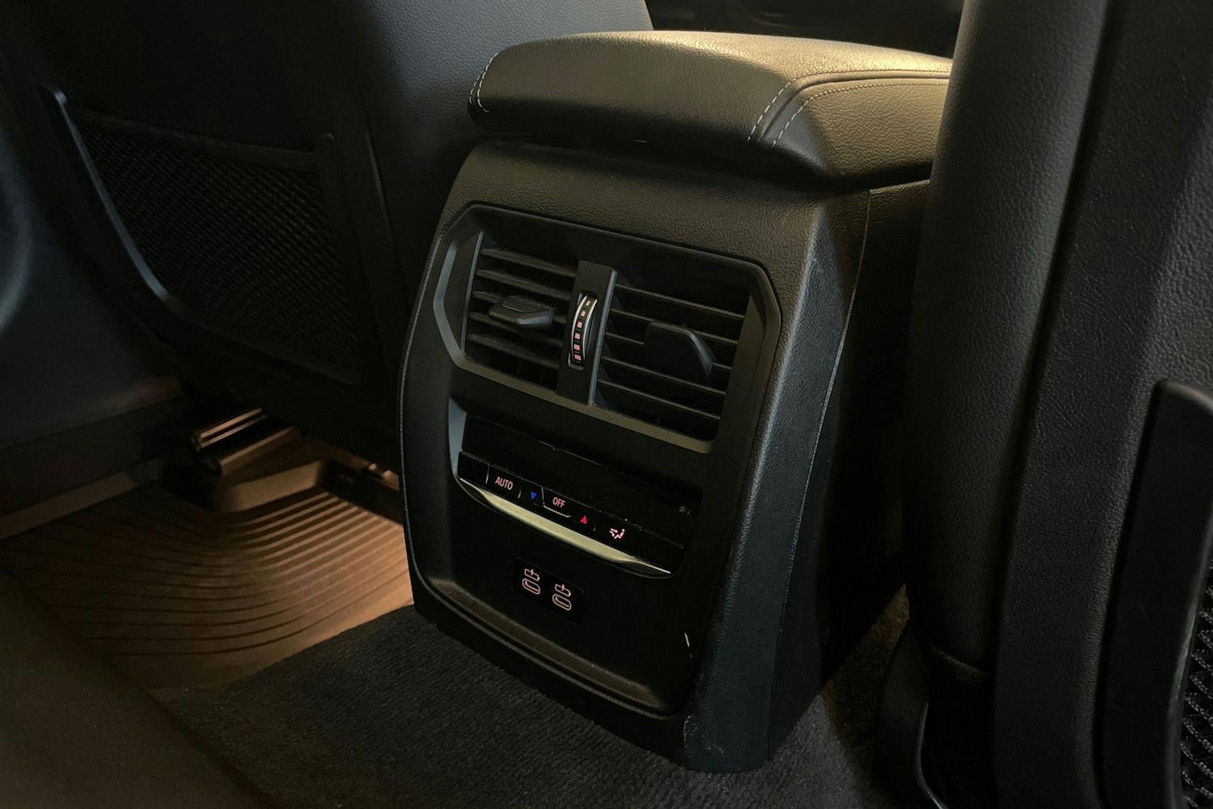 Harmaa BMW 320d 2021 kuva 33.
