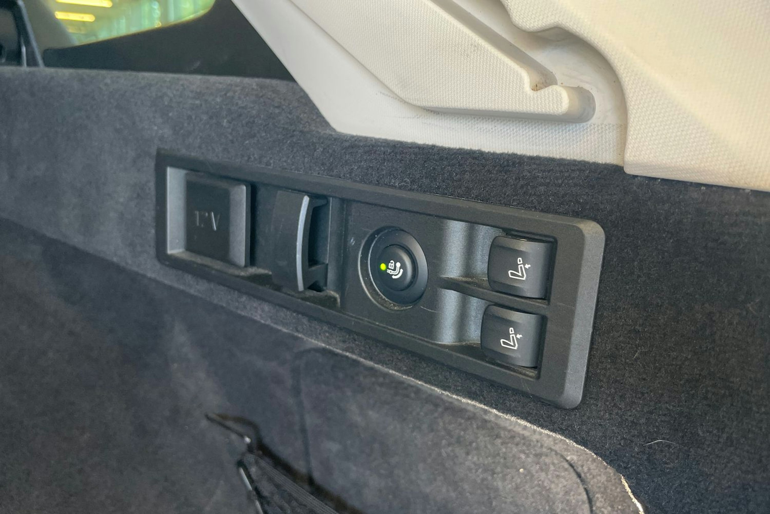 Harmaa BMW 320d 2021 kuva 36.