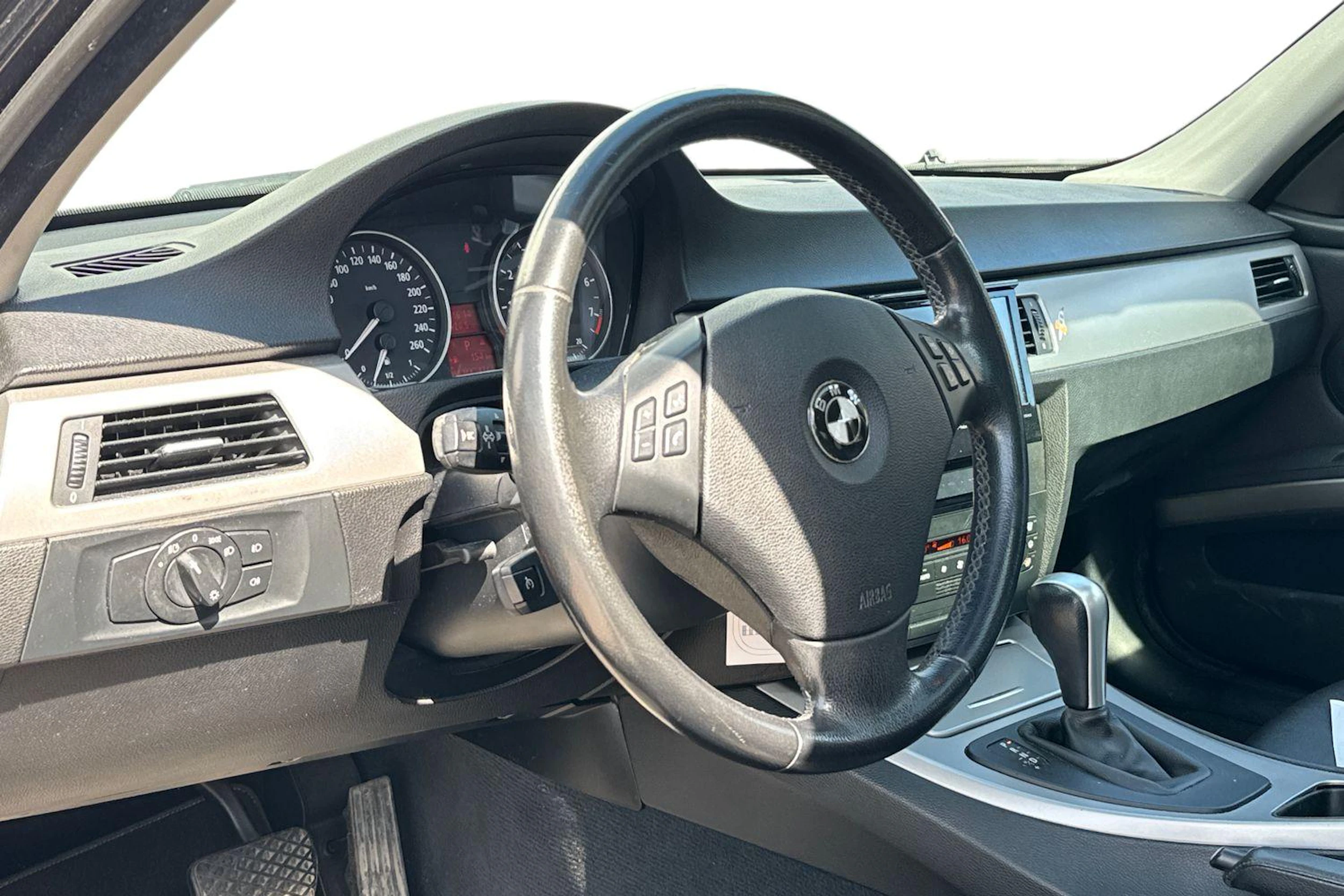musta BMW 325 2005 kuva 3.