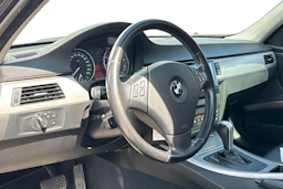 musta BMW 325 2005 kuva 3.