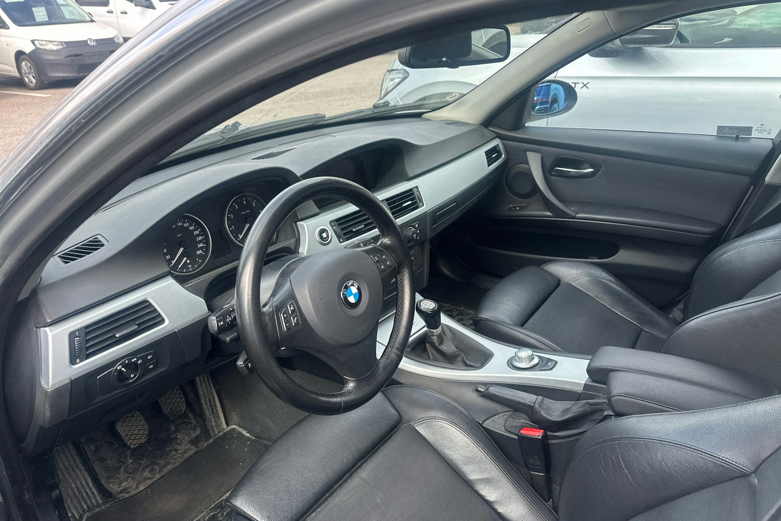Harmaa BMW 325 2005 kuva 3.