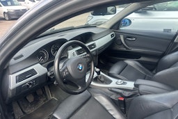 Harmaa BMW 325 2005 kuva 3.