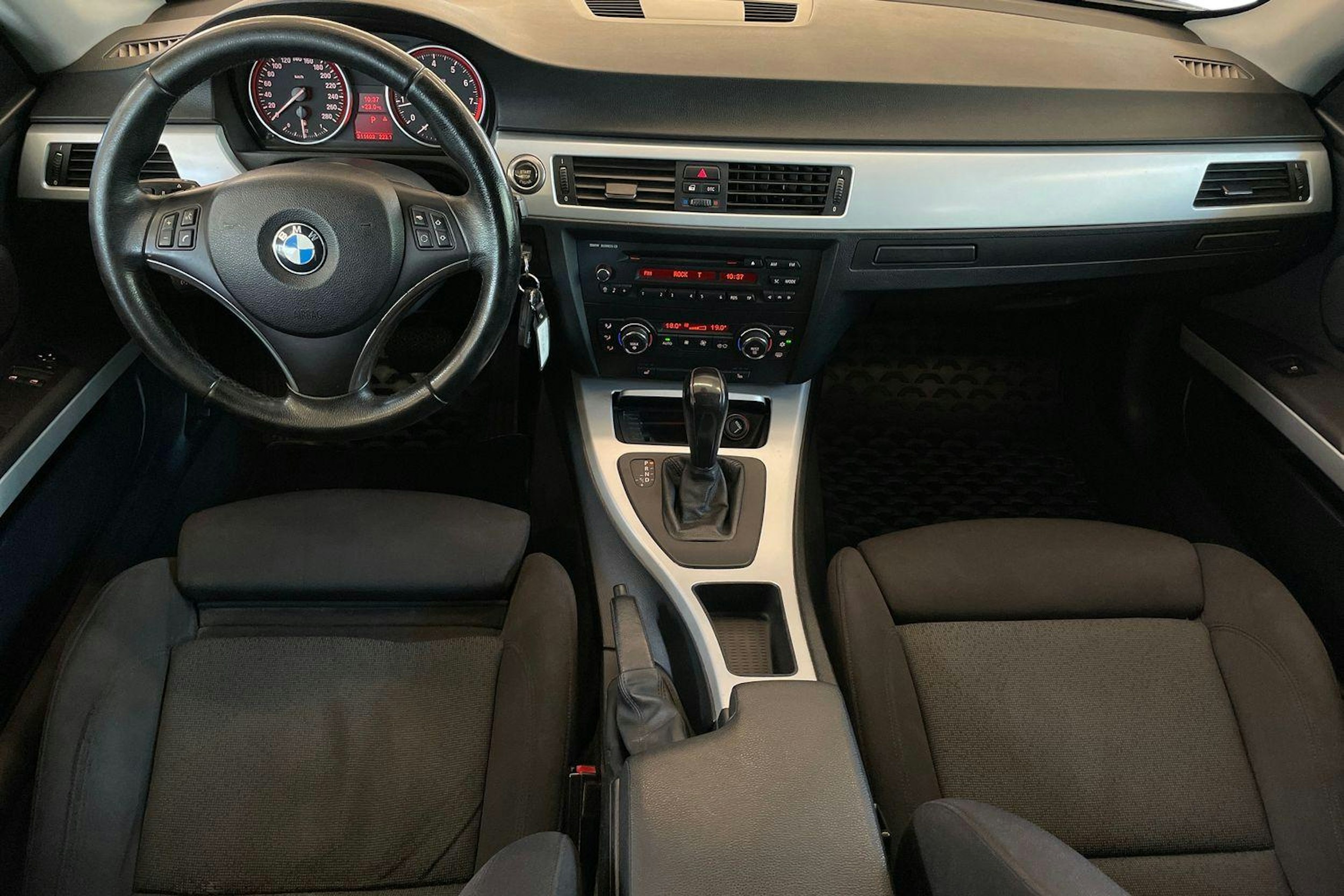harmaa BMW 325 2006 kuva 9.