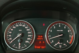 harmaa BMW 325 2006 kuva 16.