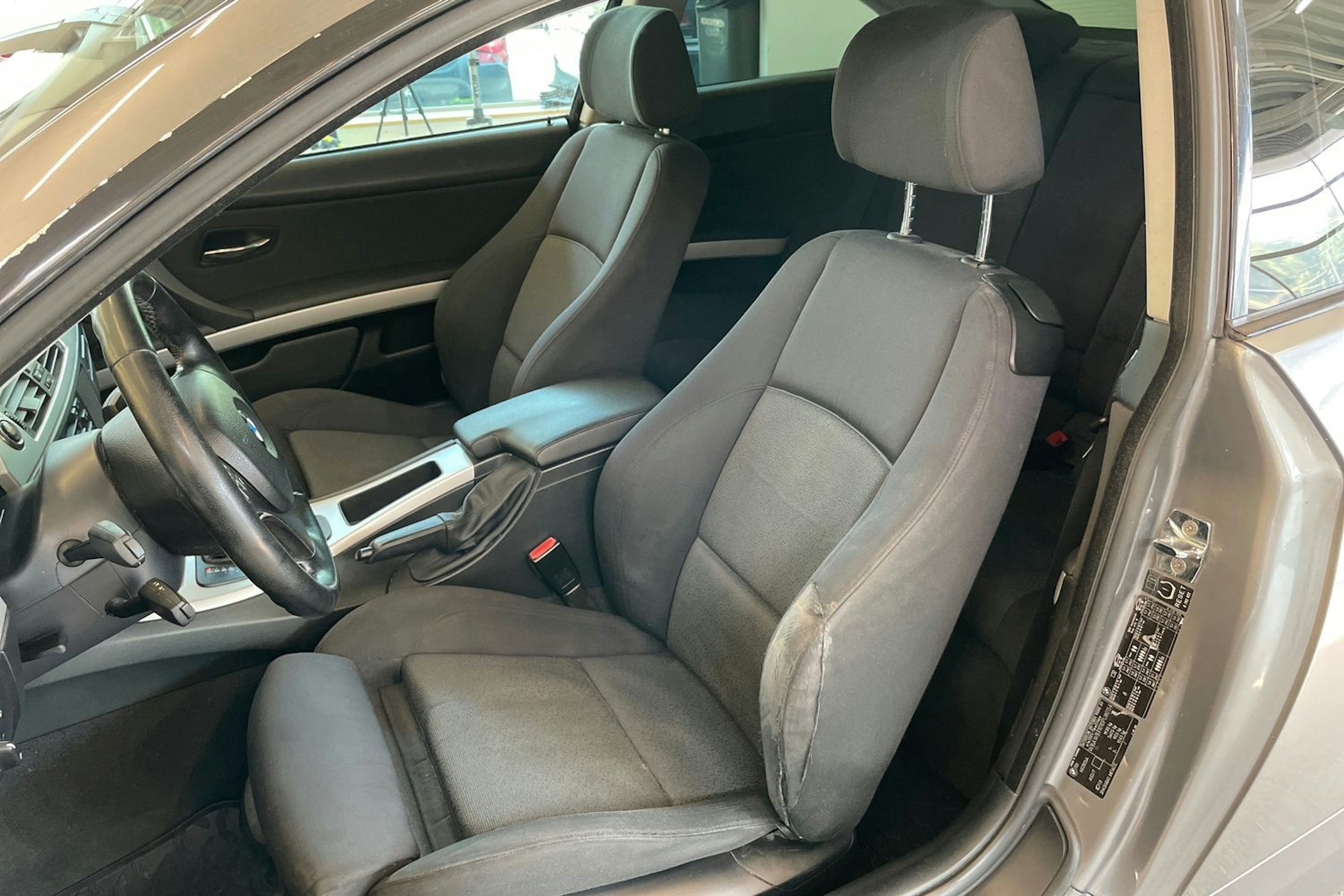 harmaa BMW 325 2006 kuva 22.