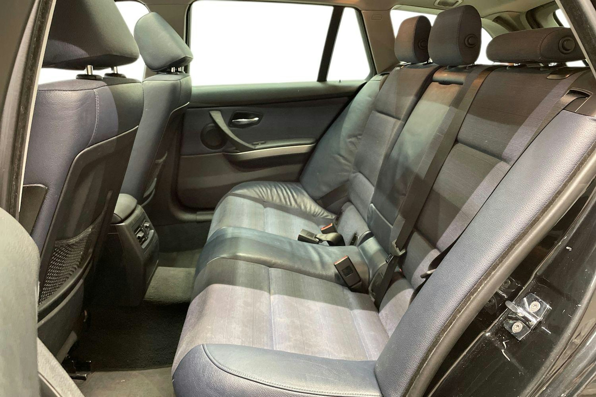 Musta BMW 325 2007 kuva 10.