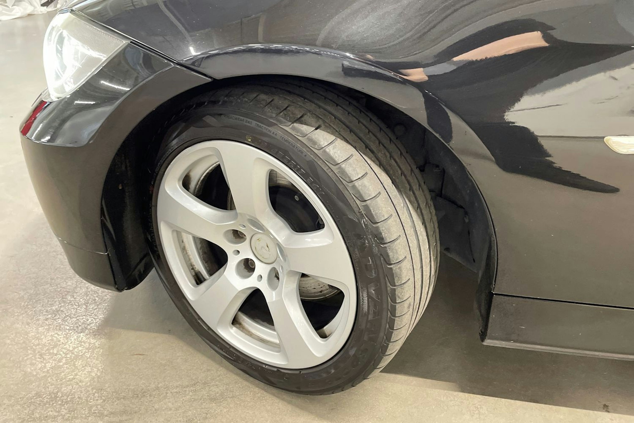 Musta BMW 325 2007 kuva 13.