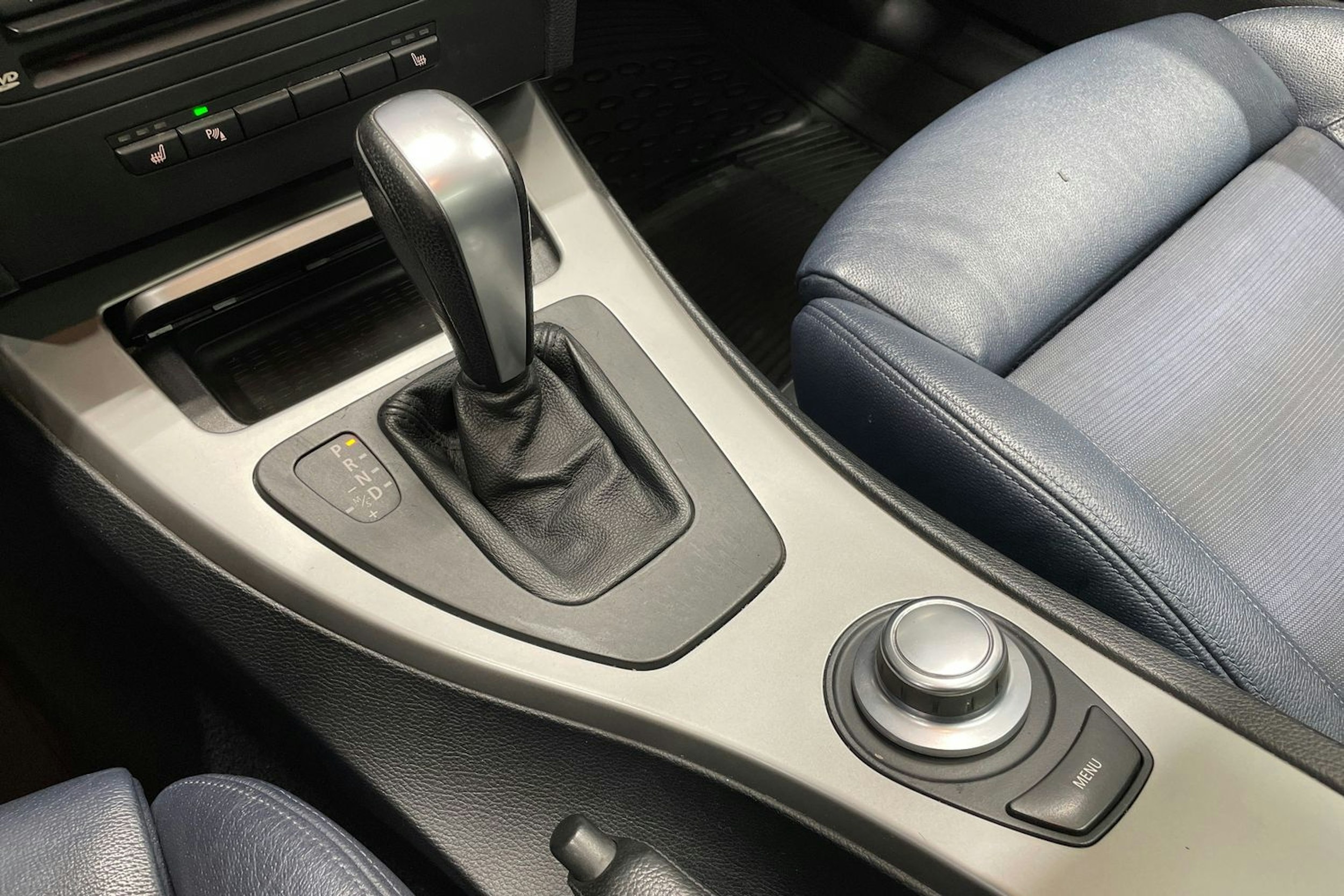Musta BMW 325 2007 kuva 19.