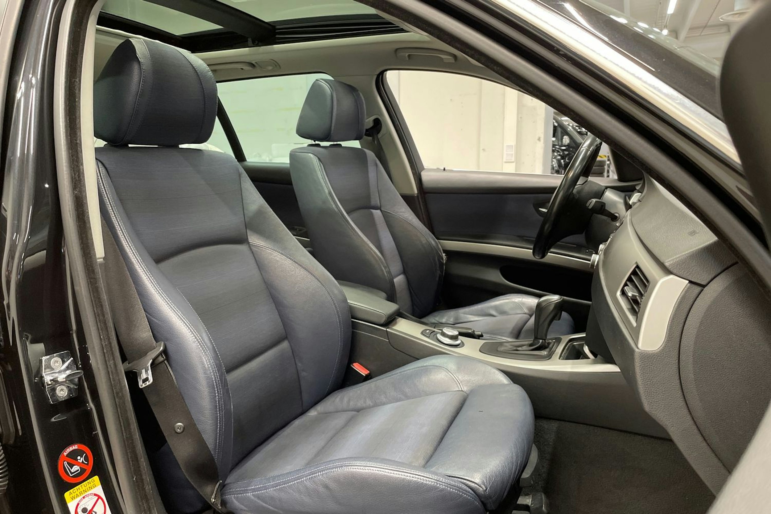 Musta BMW 325 2007 kuva 24.