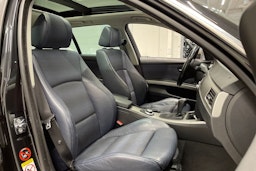 Musta BMW 325 2007 kuva 24.
