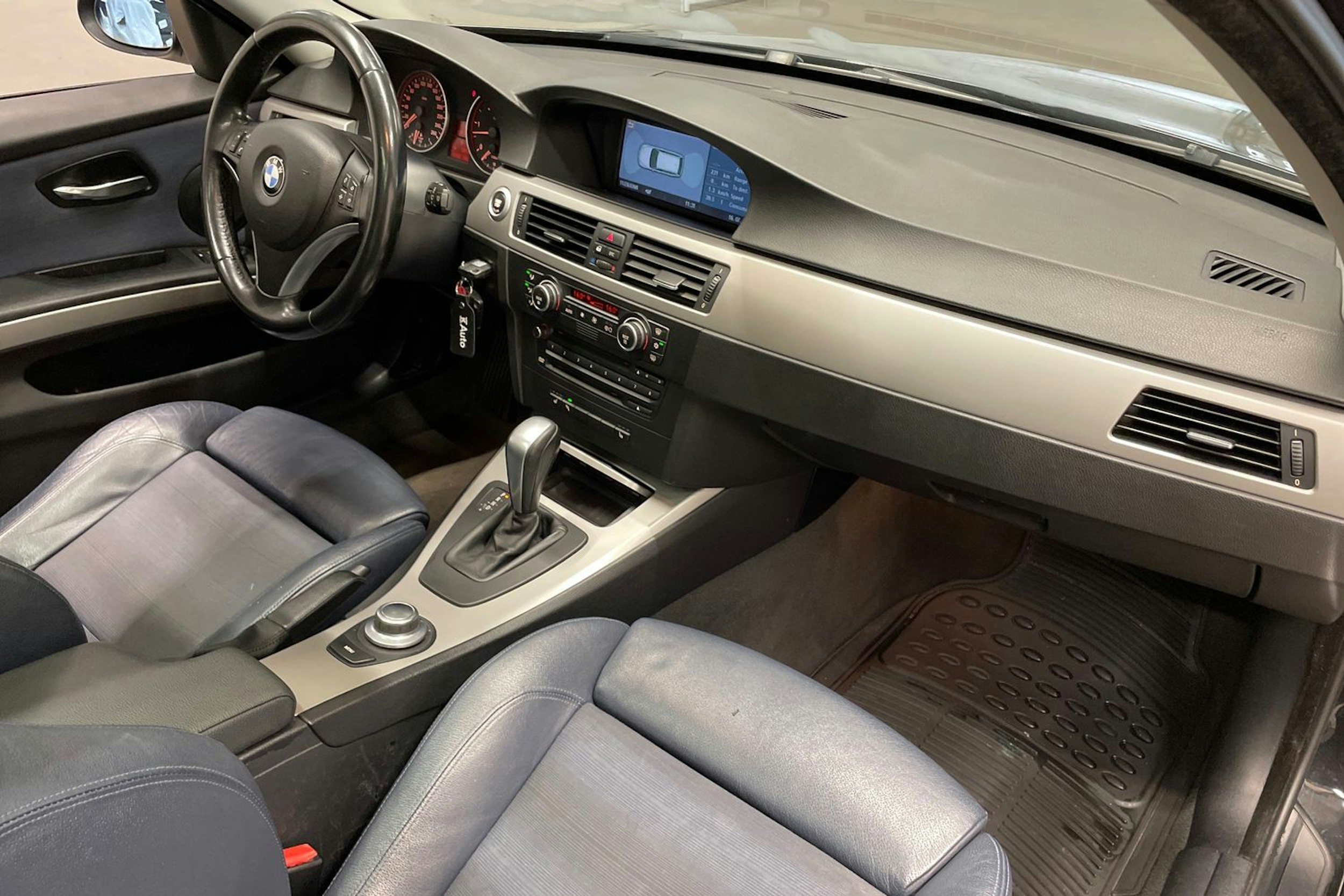 Musta BMW 325 2007 kuva 25.
