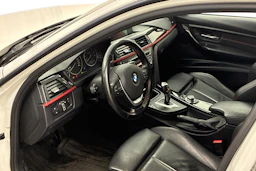 Valkoinen BMW 328 2013 kuva 6.